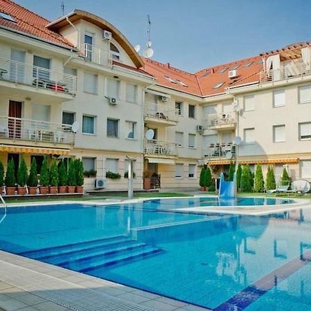 Relax Beach Apartman Hajdúszoboszló Exteriör bild