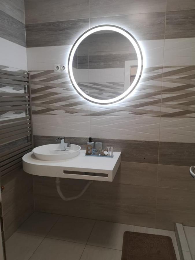 Relax Beach Apartman Hajdúszoboszló Exteriör bild