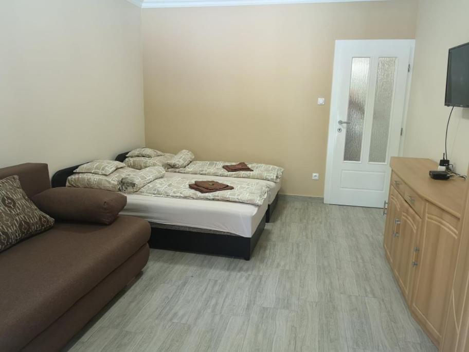 Relax Beach Apartman Hajdúszoboszló Exteriör bild
