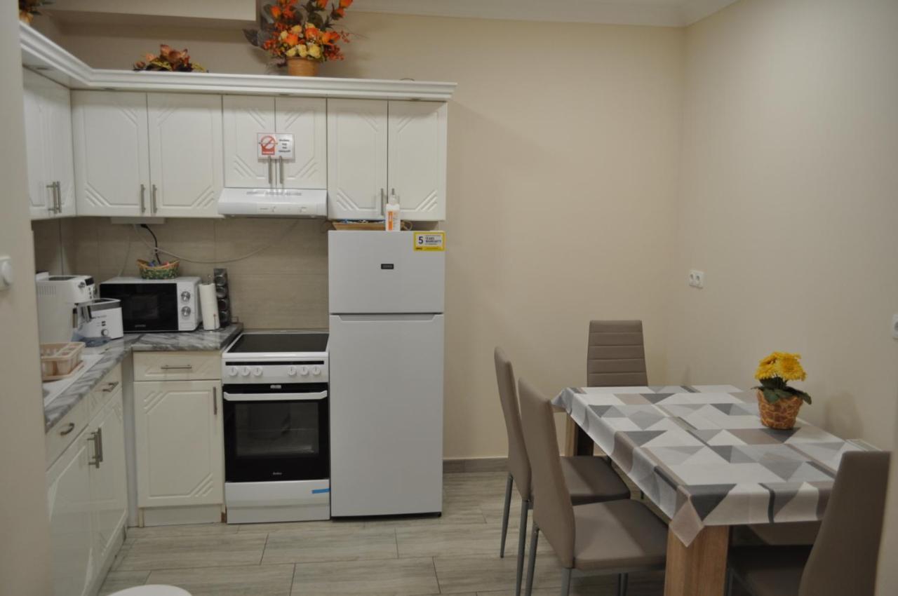 Relax Beach Apartman Hajdúszoboszló Exteriör bild