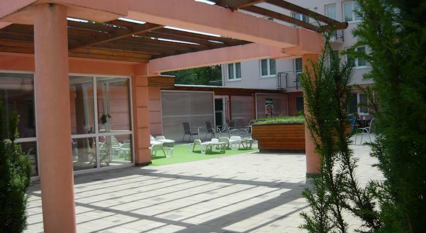 Relax Beach Apartman Hajdúszoboszló Exteriör bild