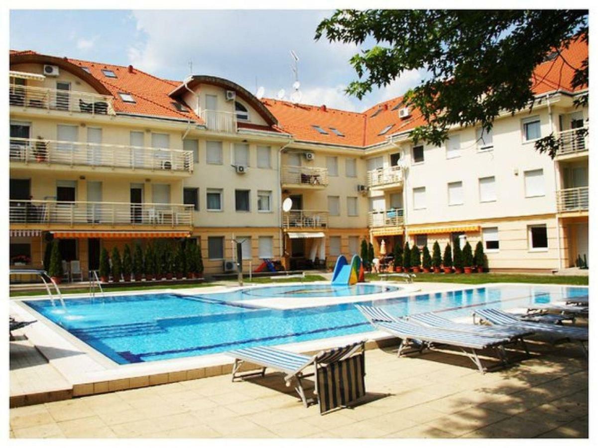 Relax Beach Apartman Hajdúszoboszló Exteriör bild